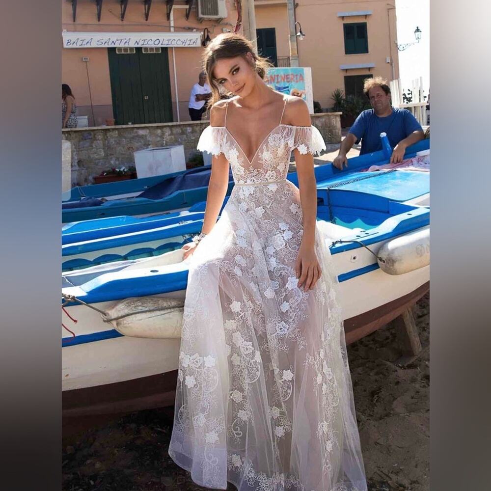 NWT- Muse by Berta Wedding Dress-Retails for $10k never altered incl/xtra fabric